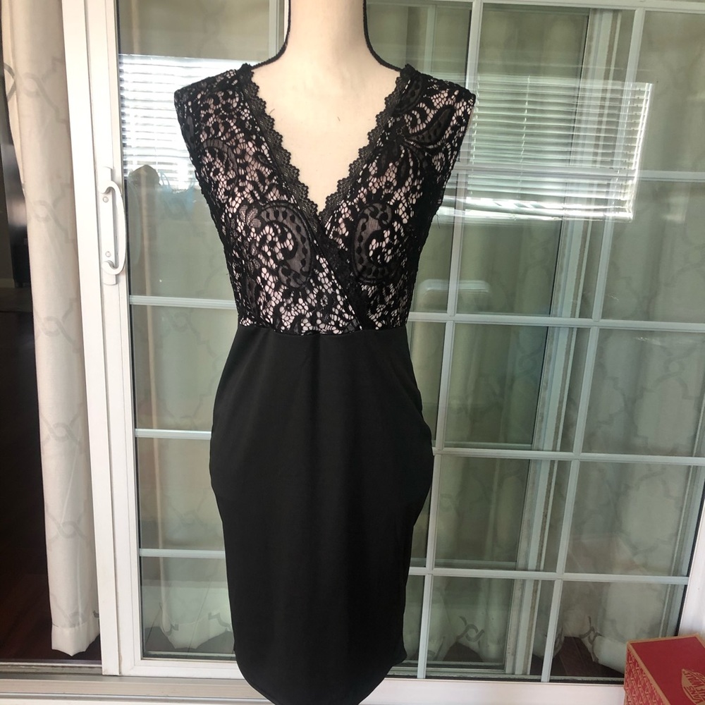NWT Black Lace detailed dress. Size medium